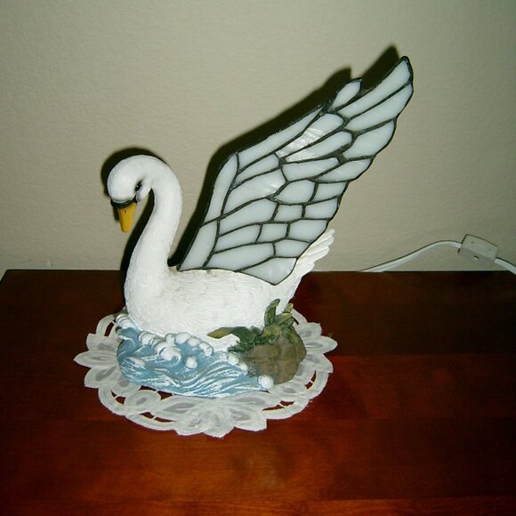 Vintage Swan Plug In Accent Lamp - Picture 2 of 4